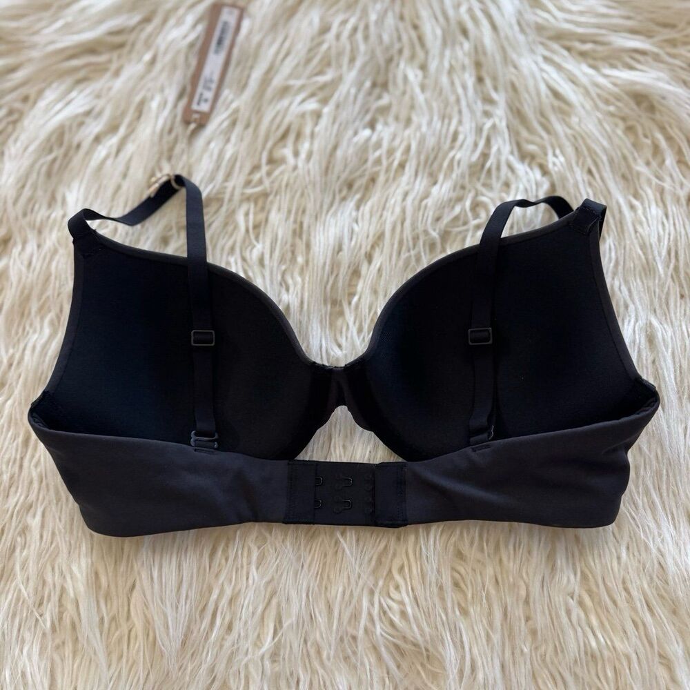 SKIMS Black Contour T-Shirt Bra - Picture 5 of 7